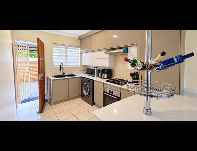 3 BEDROOM TOWNHOUSE FOR SALE IN HEUWELSIG ESTATE
